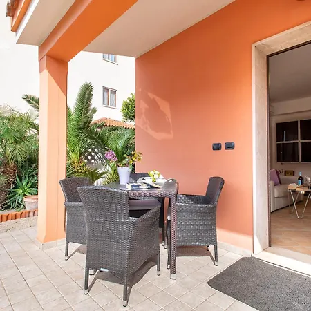 Dada House アパート